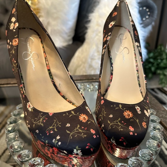 💕💕Jessica Simpson Black Floral Heels💕💕 - Picture 3 of 5